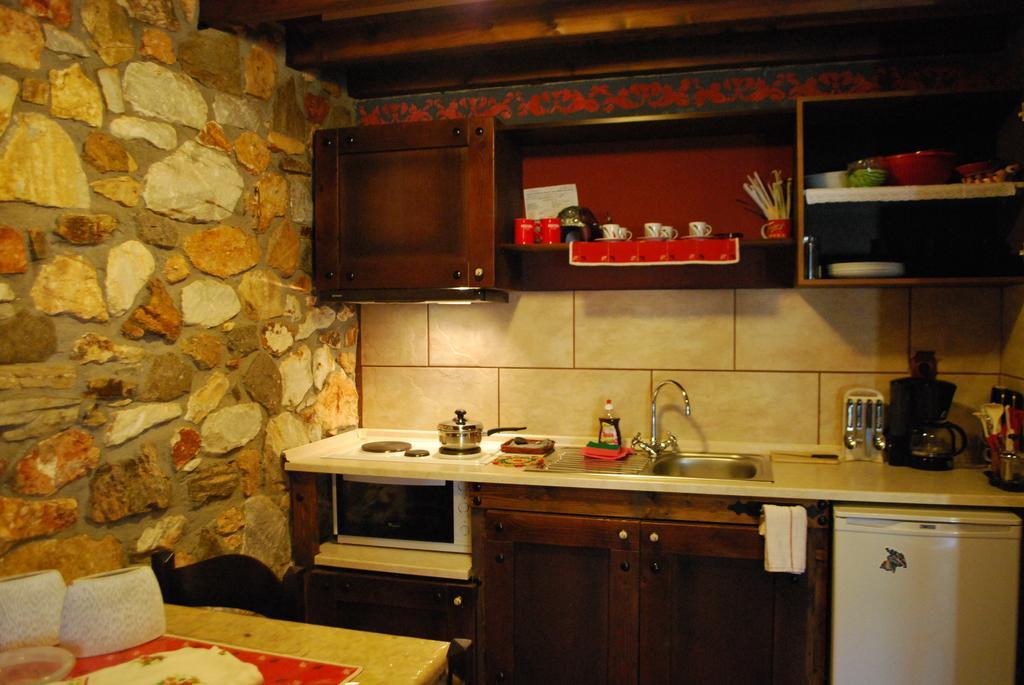 Tzivaeri Hotel Likodhromion Bilik gambar